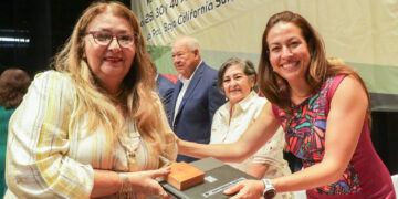 Reconoce Milena Quiroga plazas y aumento salarial para maestros de Baja California Sur