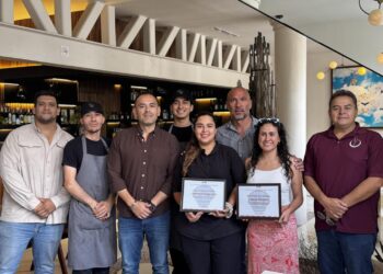 Fortalecen atención turística con entrega de distintivo Balandra a hoteles de La Paz