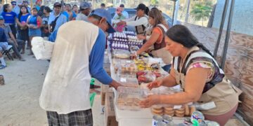 Gobierno Municipal brindó apoyos alimentarios a familias de la colonia Cabo Diamante en CSL