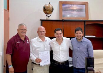 Entrega Jefe de Gabinete de Los Cabos nombramiento a nuevo encargado de despacho de Oficialía Mayor
