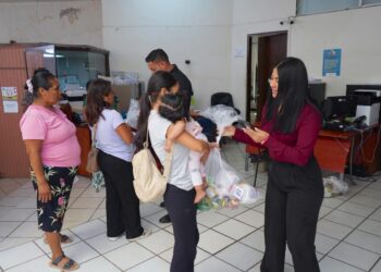 Beneficia Ayuntamiento de Los Cabos a familias de Cabo San Lucas con entrega de apoyos alimentarios 