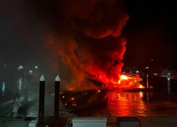 Bomberos CSL atiende incendio de embarcaciones  