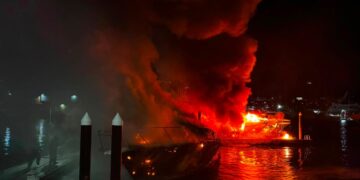 Bomberos CSL atiende incendio de embarcaciones  