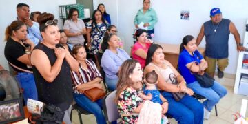 Capacitan a emprendedores del mercado La Placita en estrategias para expandir sus negocios