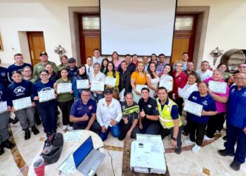 Personal del servicio público reciben capacitación en primeros auxilios y rescate en Cabo San Lucas