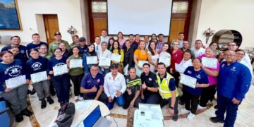 Personal del servicio público reciben capacitación en primeros auxilios y rescate en Cabo San Lucas