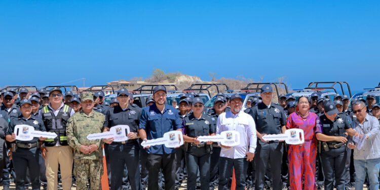 Entrega Christian Agúndez 30 nuevas patrullas para reforzar la seguridad en Los Cabos