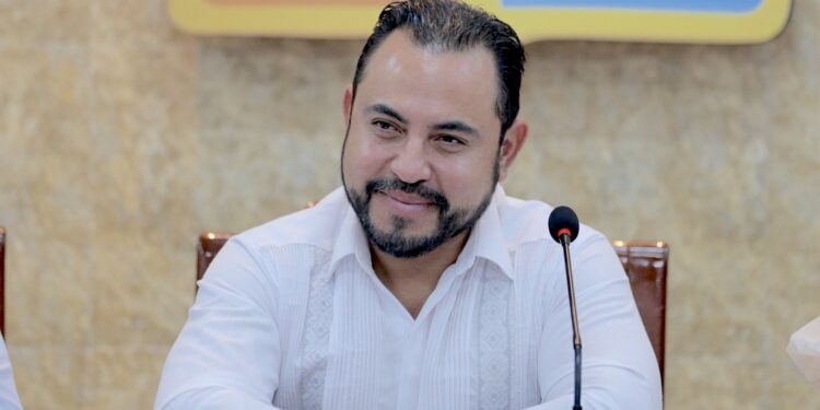 Solicita Christian Agúndez licencia temporal; garantiza continuidad del gobierno en Los Cabos