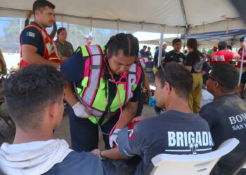 Con el apoyo interinstitucional, extinguen incendio en los palmares de Santa Rosa