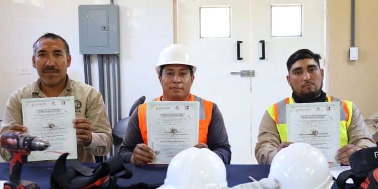 ICATEBCS acerca programas de capacitación para incrementar la productividad empresarial