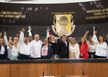 Reconoce Gobernador Víctor Castro trayectoria del CICIMAR en su 50 aniversario