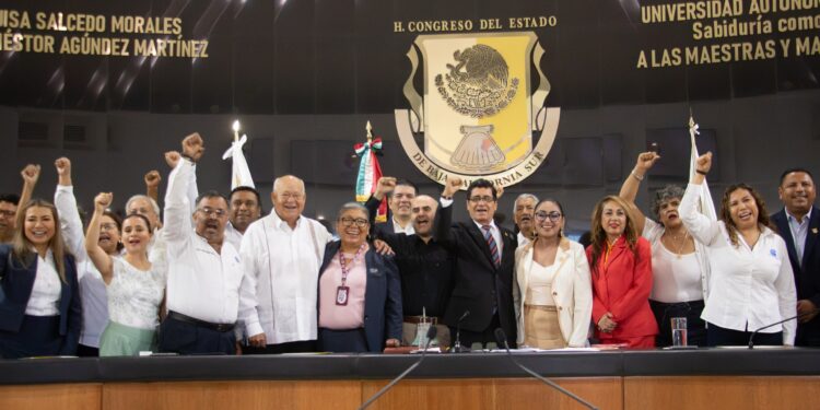 Reconoce Gobernador Víctor Castro trayectoria del CICIMAR en su 50 aniversario