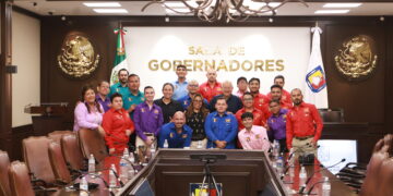 Sostiene Víctor Castro encuentro con el 4.º Parlamento Sudcaliforniano de la Diversidad Sexual; recibe propuestas