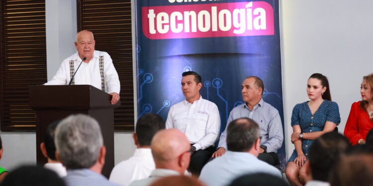 Entrega Víctor Castro nuevo C5; avanza BCS en la modernización de la seguridad