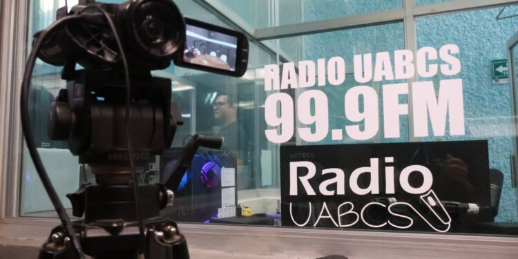 Inaugura Gobernador frecuencia 99.9 FM de Radio UABCS para fortalecer la vinculación universitaria y social