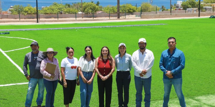 Supervisan avances de obras en Plaza Cívica y campo de Fútbol en El Sargento