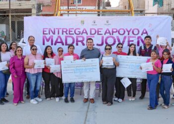 Entrega INJUVE apoyos a madres jóvenes en Cabo San Lucas