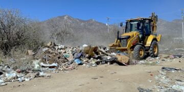 Intensifica Servicios Públicos desazolve de arroyos y canales ante temporada de ciclones en Los Cabos