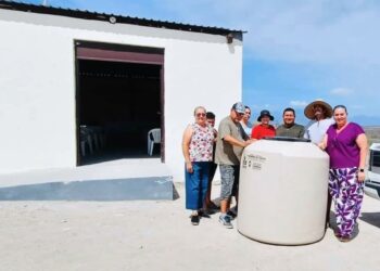 Regidoras y Atención Ciudadana llevan apoyos a familias de Palo Escopeta