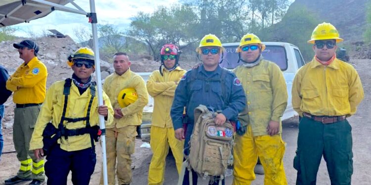 Bomberos de Cabo San Lucas refuerzan combate al incendio en San Miguel de Comondú  