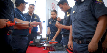 Bomberos de San José del Cabo reciben detectores especializados para atender fugas de gas 