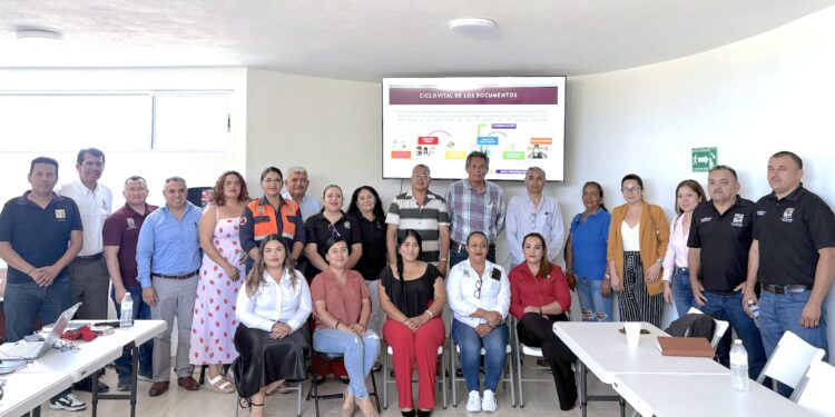 Capacitan a personal del Ayuntamiento de Los Cabos en mejora del resguardo de archivos
