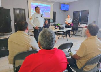 Capacitan a operadores del transporte público para fortalecer seguridad vial en Los Cabos 
