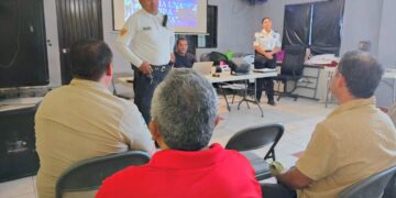 Capacitan a operadores del transporte público para fortalecer seguridad vial en Los Cabos 