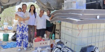 Entrega DIF Los Cabos apoyos a familia afectada por incendio en comunidad de Las Casitas