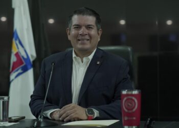 Modernizar el proceso legislativo para reducir rezagos, propone Christian del Castillo
