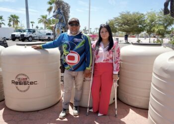 Con el apoyo de la iniciativa privada se entregaron tinacos a familias de Cabo San Lucas