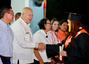 Fortalecer la educación es sembrar bienestar y oportunidades para las nuevas generaciones: Víctor Castro