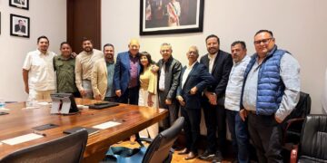 Gobernador acude a primera mesa de trabajo para avanzar en acuerdos del sector transporte en BCS