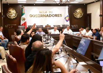 Suma Gobierno del Estado esfuerzos con empresarios para reconstruir viviendas afectadas por incendio en Comondú