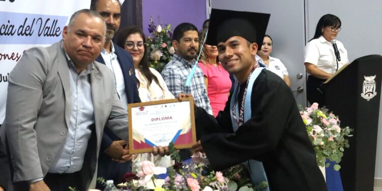 Egresan más de 500 nuevos docentesde las Escuelas Normales de BCS
