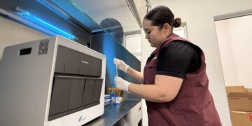 Opera salud estatal equipo tecnológico de punta para procesar pruebas de VHC 