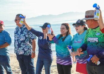 Realizan primer torneo de pesca de orilla para mujeres en La Paz “Marea Violeta”