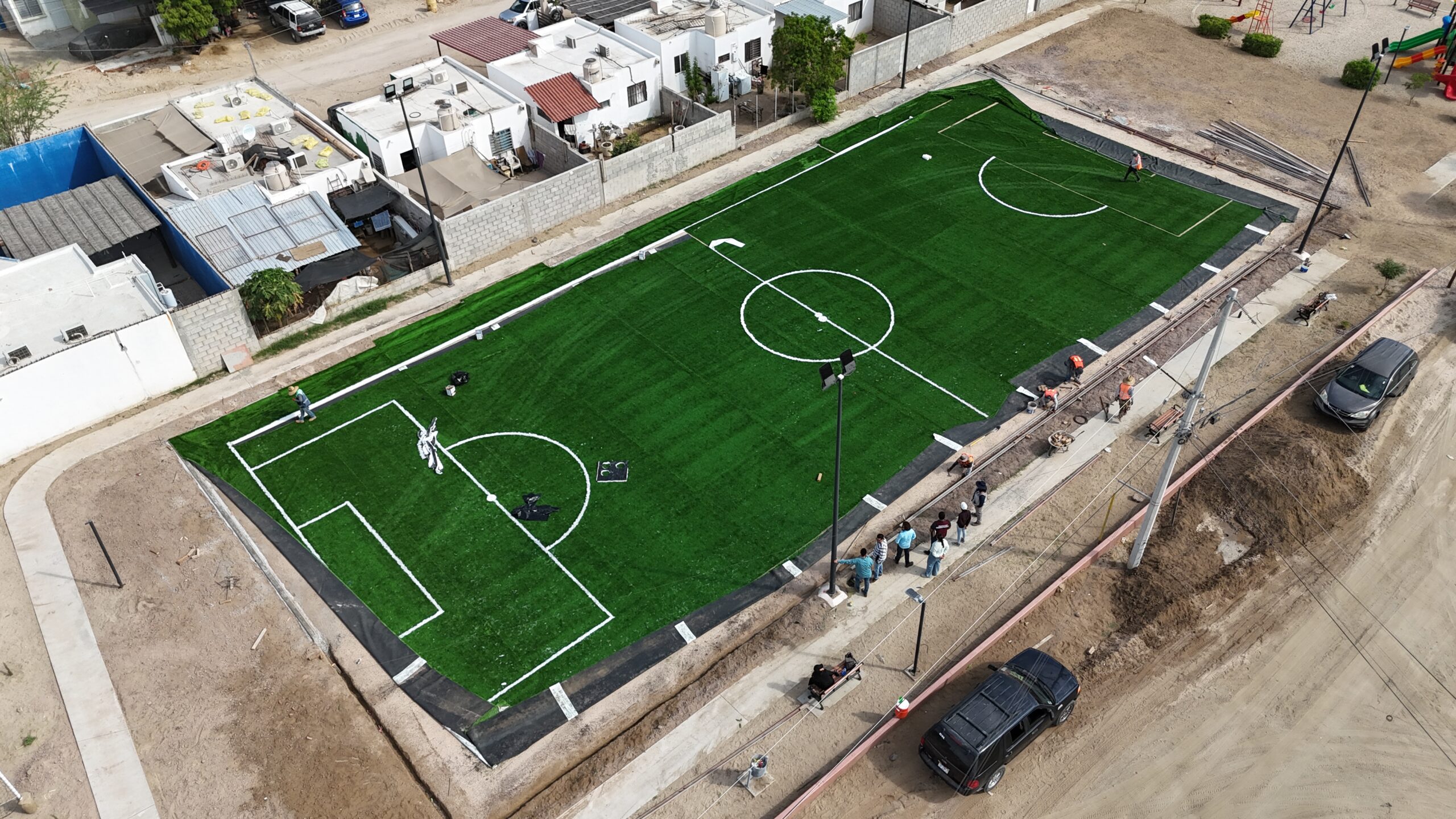 Registra 80% de avance la rehabilitación del campo de fútbol en Invi Mezquitito