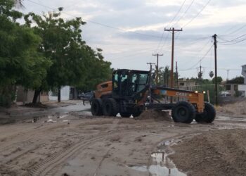 Ayuntamiento de La Paz despliega maquinaria y personal para atender zonas afectadas por las lluvias