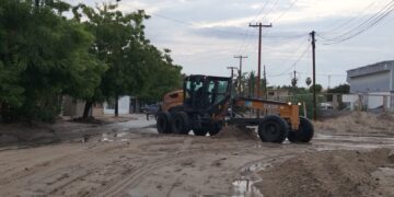 Ayuntamiento de La Paz despliega maquinaria y personal para atender zonas afectadas por las lluvias