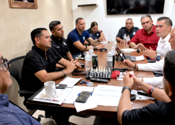 Ante oleaje elevado, Gobierno de Los Cabos refuerza información preventiva en playas