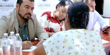 Atiende José Manuel Larumbe a ciudadanía durante audiencia pública en San José del Cabo