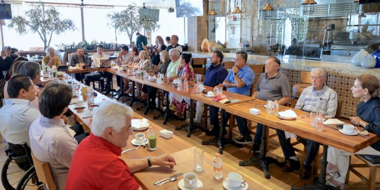 En Los Cabos el gobierno es de puertas abiertas: José Manuel Larumbe ante Grupo Madrugadores