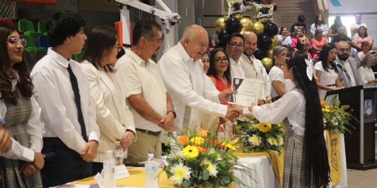 Destaca Baja California Sur como entidad con mejores indicadores educativos: Víctor Castro Cosío