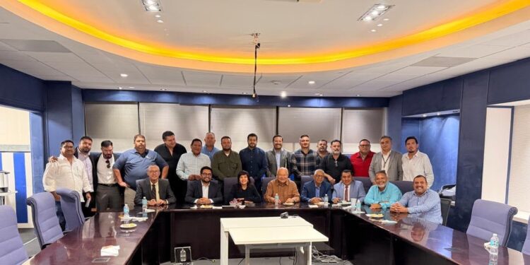Gobernador VMCC mantiene diálogo con sector transporte de Los Cabos para construir acuerdos