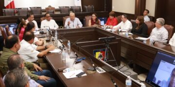 Revisan Gobernador y CFE condiciones del suministro eléctrico en BCS