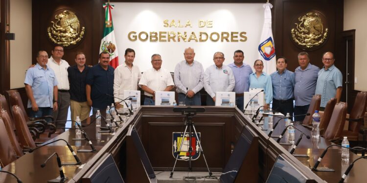 Atestigua Víctor Castro entrega de estudios para proyecto de desalación en Comondú