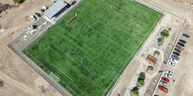 Entrega SEPUIMM cancha de fútbol con pasto sintético en San Ignacio