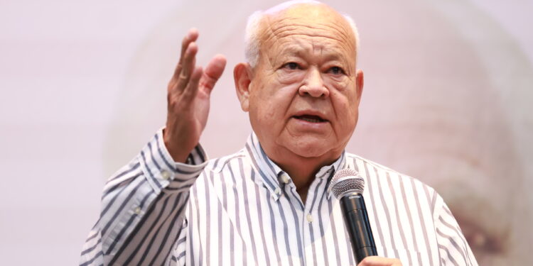 Participa Gobernador en conferencia para reflexionar sobre la paternidad y la abuelitud