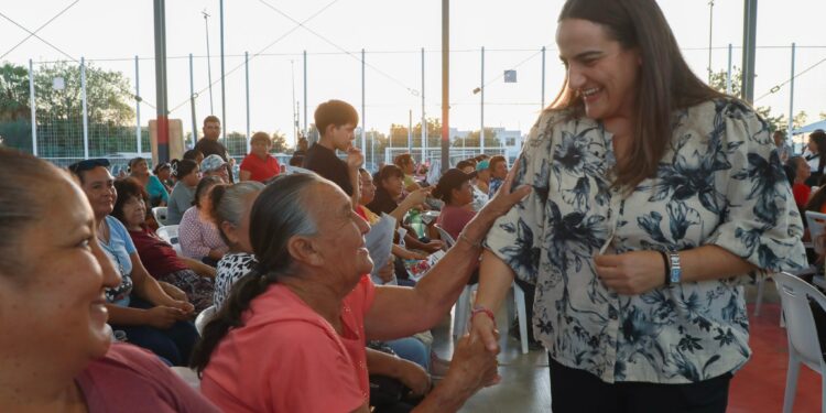 Atiende Ayuntamiento de La Paz a familias de Miramar con “Presidenta en tu Barrio”